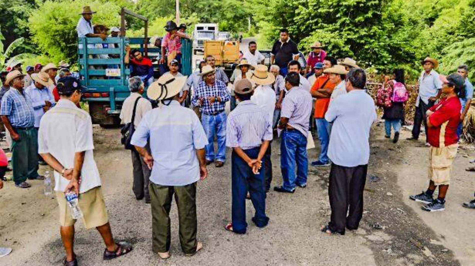 Acapulco - bloqueo en paso texca